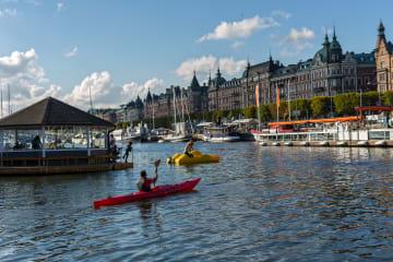 City Kayaking durch Stockholms Kanäle thumbnail
