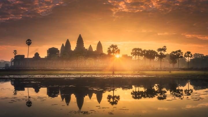 Angkor Wat bei Sonnenaufgang thumbnail