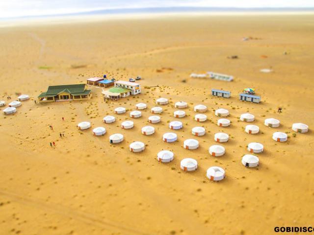 Local Living in der Wüste Gobi thumbnail