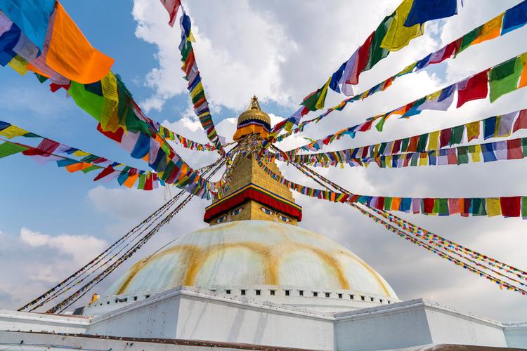 Wachsame Blicke: Funkelnde Stupas
