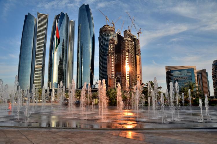 Funkelnd: Abu Dhabis Skyline! 