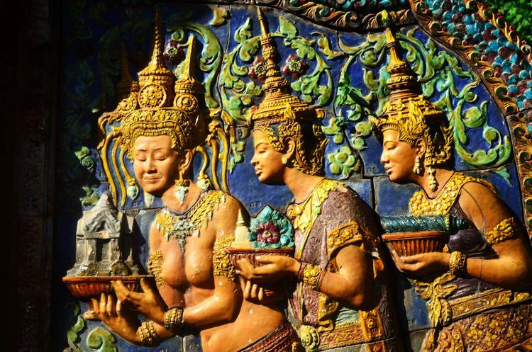 Wandverzierungen des Wat Phnom Tempels in Phnom Penh