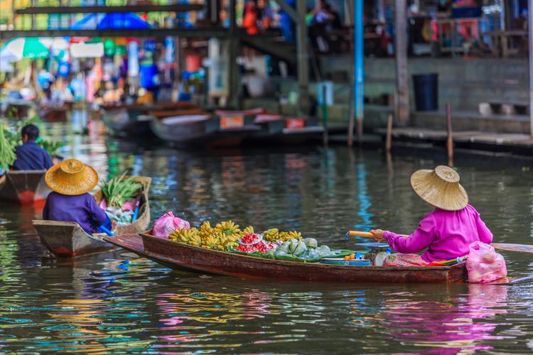 On Board: Typical Floating Market