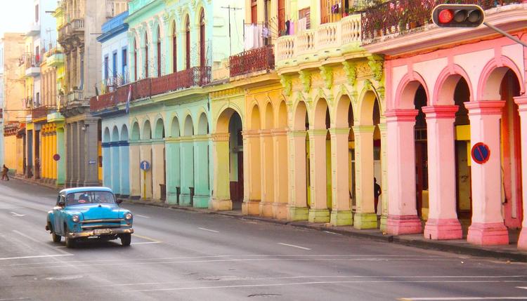 Streets of Habana: Colourful!