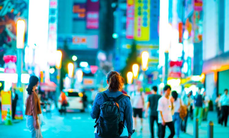 Tokyos leuchtendes Neonlicht