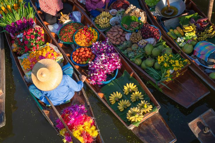On Board: Typical Floating Market