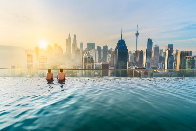 Kuala Lumpur: Rooftop Pool mit Ausblick