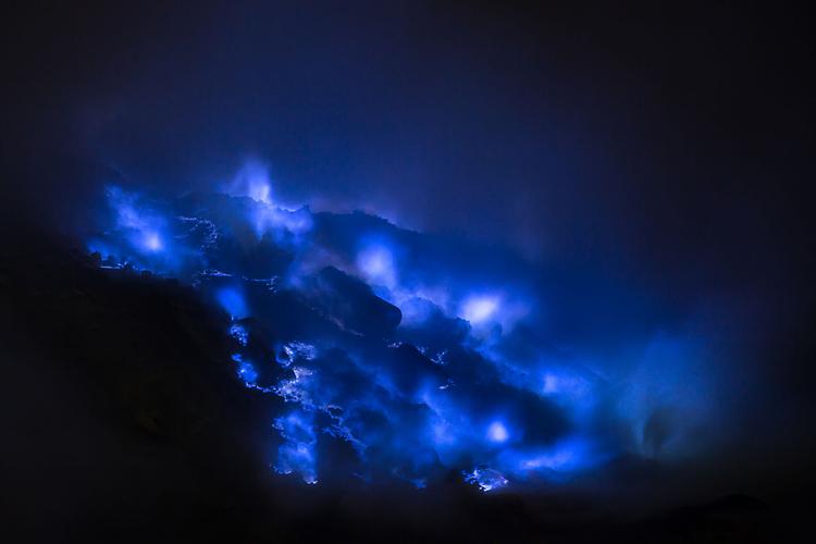 Einmalig: Blaue Lava am Mount Ijen!