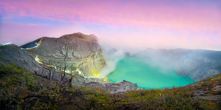 Farbspektakel: Kratersee am Mt. Ijen