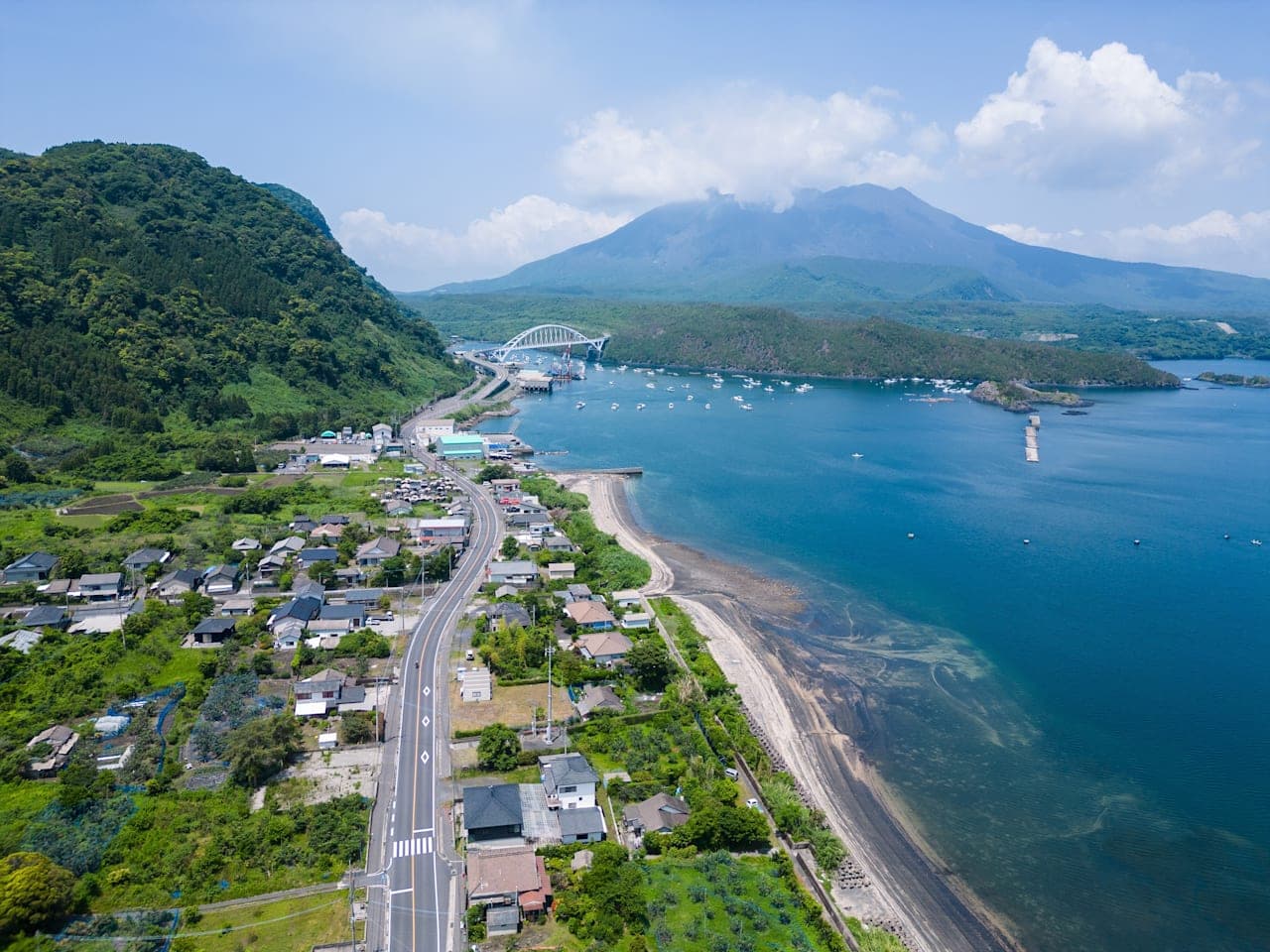 E-biketocht naar de top van Sakurajima thumbnail