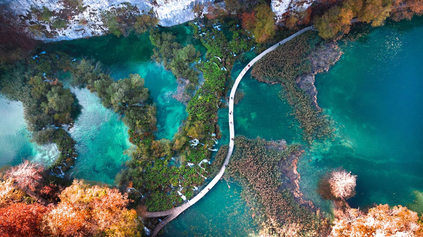 Walking-Tour durch den Plitvice Lakes Nationalpark mit Bootsfahrt thumbnail