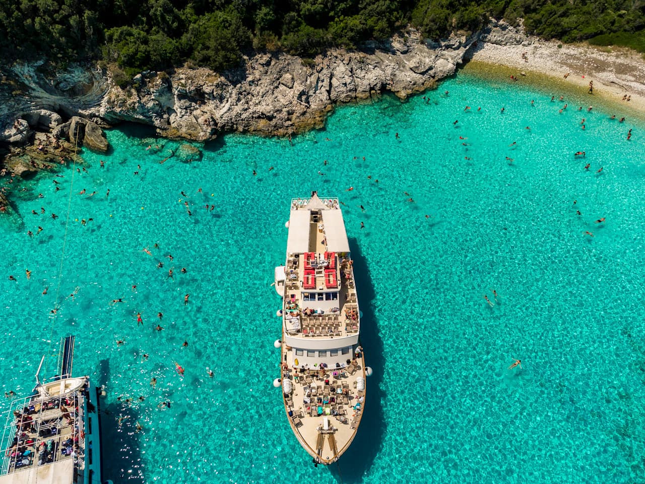 Bootstour zu Paxos, Antipaxos & den Blauen Höhlen thumbnail