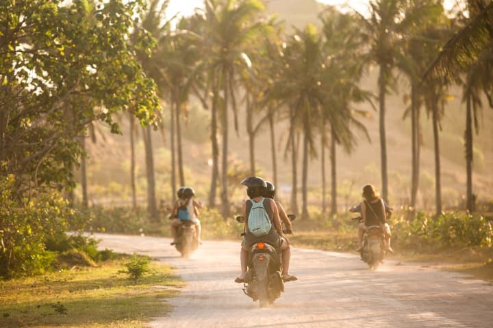 Beach-hopping on two wheels thumbnail