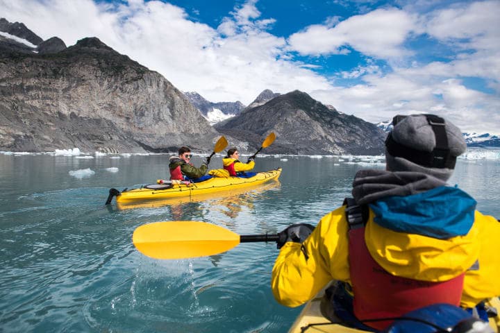 Mit dem Kajak über den Adventfjord thumbnail