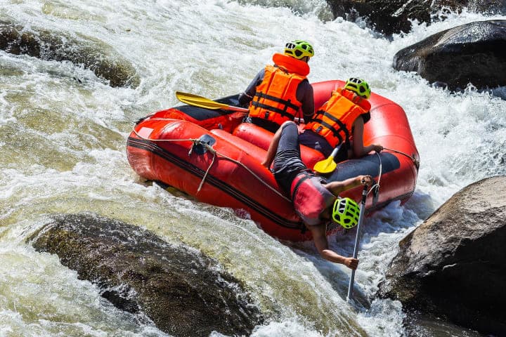 Wildwasser-Rafting auf dem Fluss Mae Taeng thumbnail