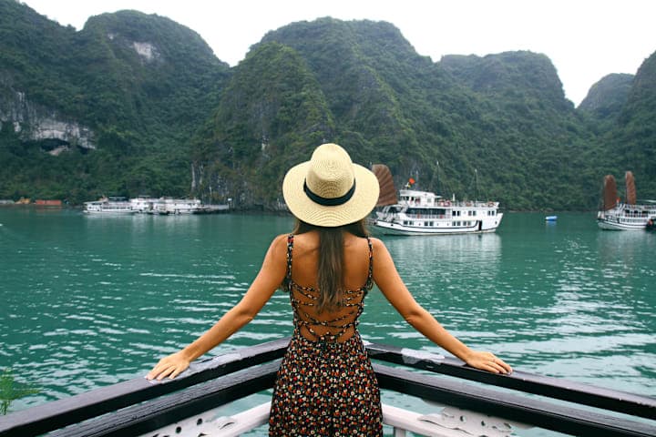 Full-day tour to Ha Long Bay thumbnail