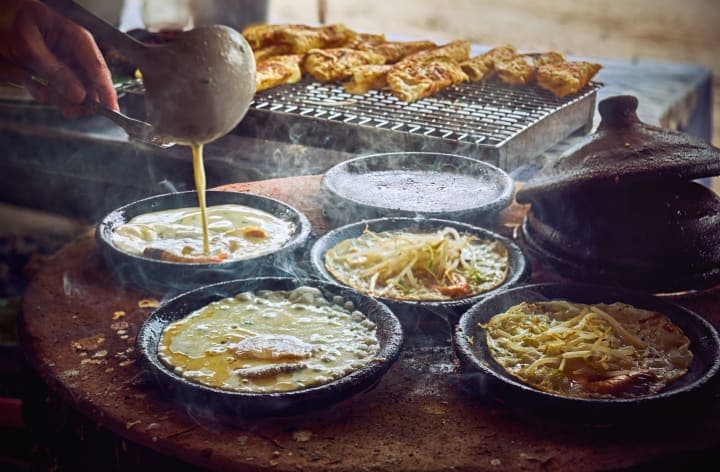Street food and motor scooter tour to Ho Chi Minh City's highlights thumbnail
