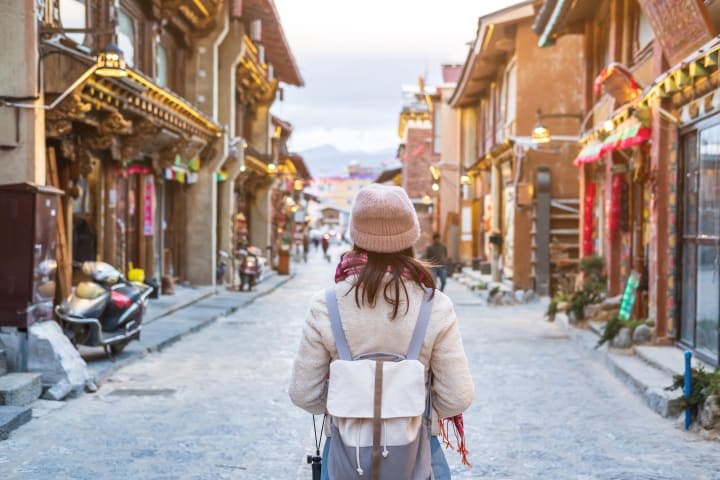 Tour zum tibetischen Markt & Kunsthandwerkzentrum von Tibetor in deiner journaway Gruppe thumbnail