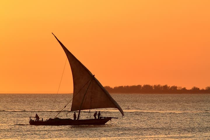 Sunset Cruise auf einem traditionellen Dhow-Boot thumbnail