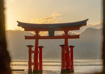 Explore Japan: Tokyo Tower, rote Toriis & Samurais