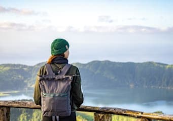 Azoren Inselhopping: Roadtrip zu Fajãs & Vulkangewalten