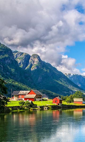 Fjorde, Polarlichter & Wale
