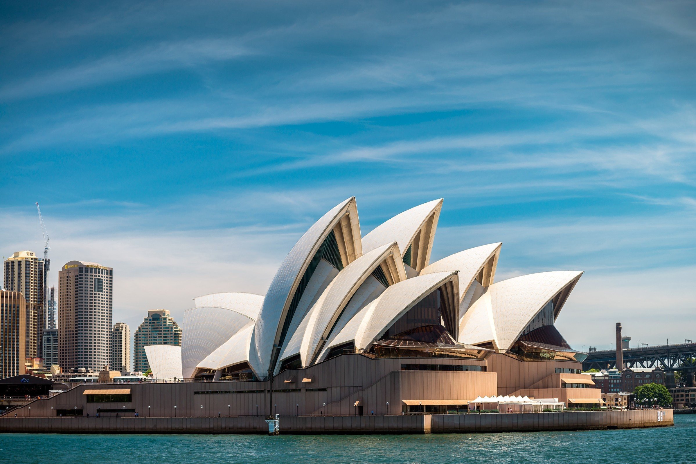Сидней город какого государства. Сиднейский оперный театр, Сидней, Австралия. Оперный театр в Сиднее Австралия. Опера Хаус Сидней Австралия. Оперный театр Сидней архитектура.